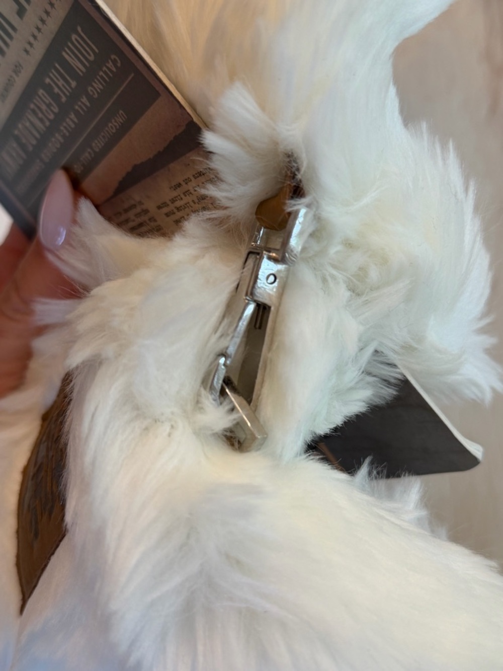 NWT White Faux Fur Grenade Gloves - Picture 5 of 6